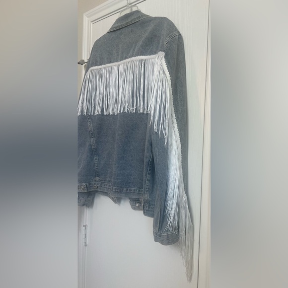 *NEW* Oversized Fringe Denim Jacket Size Large - Picture 8 of 16
